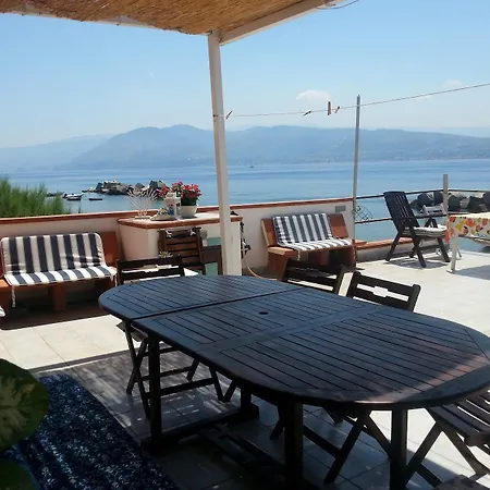 Limoni Sul Mare ベッド・アンド・ブレックファスト Torre di Faro