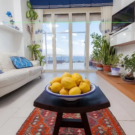 Limoni Sul Mare ベッド・アンド・ブレックファスト Torre di Faro