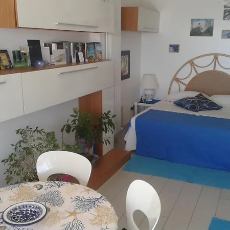 Limoni Sul Mare ベッド・アンド・ブレックファスト